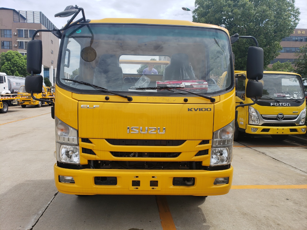 慶鈴五十鈴寬體駕駛室藍(lán)牌一拖二清障車