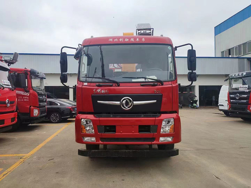 東風(fēng)專底D3V單橋隨車(chē)吊