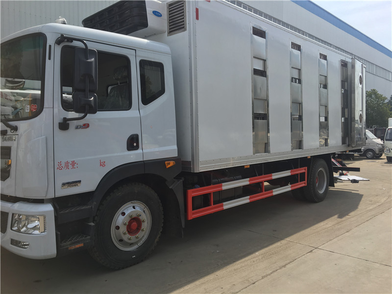 東風(fēng)D9駕駛室6米畜禽運(yùn)輸車(chē)