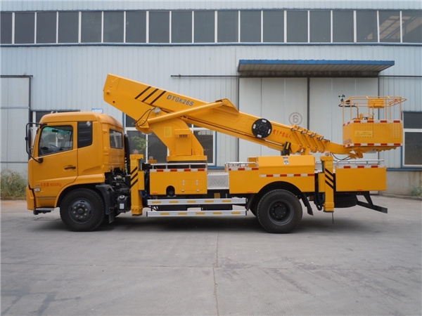 東風天錦26米高空作業(yè)車