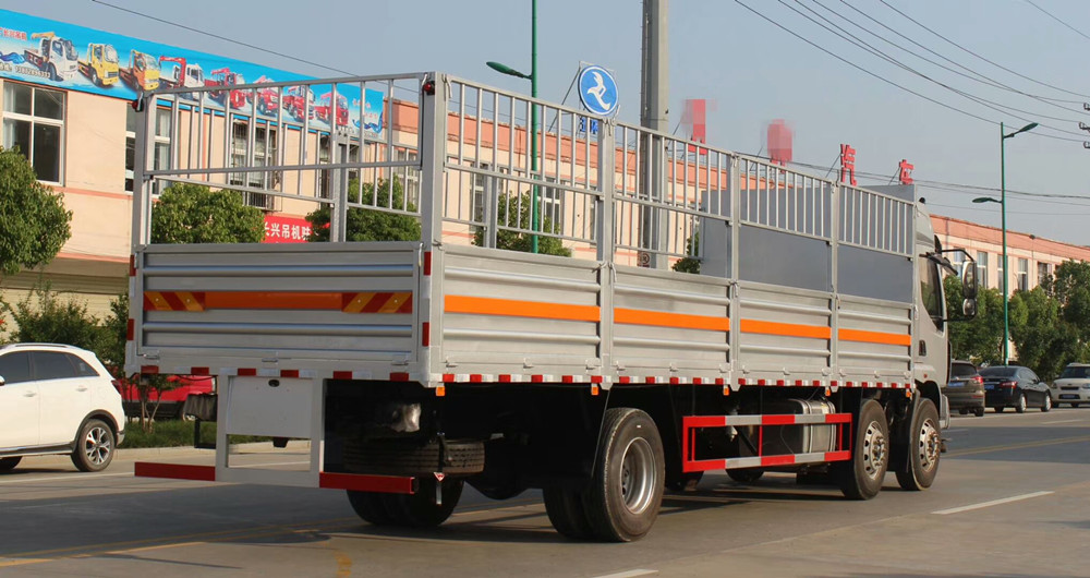 柳汽9.6米(15.3噸)氣瓶車