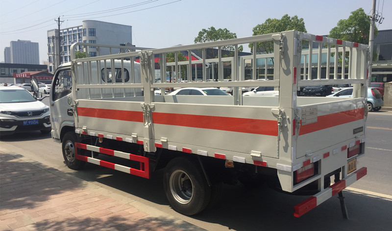 東風(fēng)多利卡4.1米(藍(lán)牌)氣瓶車(chē)